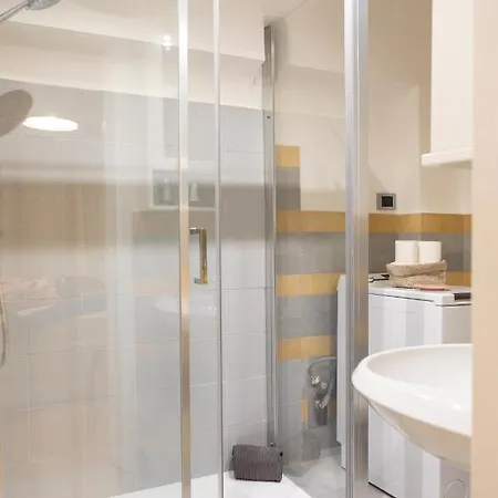 Apartment Xenia - Enjoy Porta Venezia In Modern Apt- 10 Min From Duomo Milan